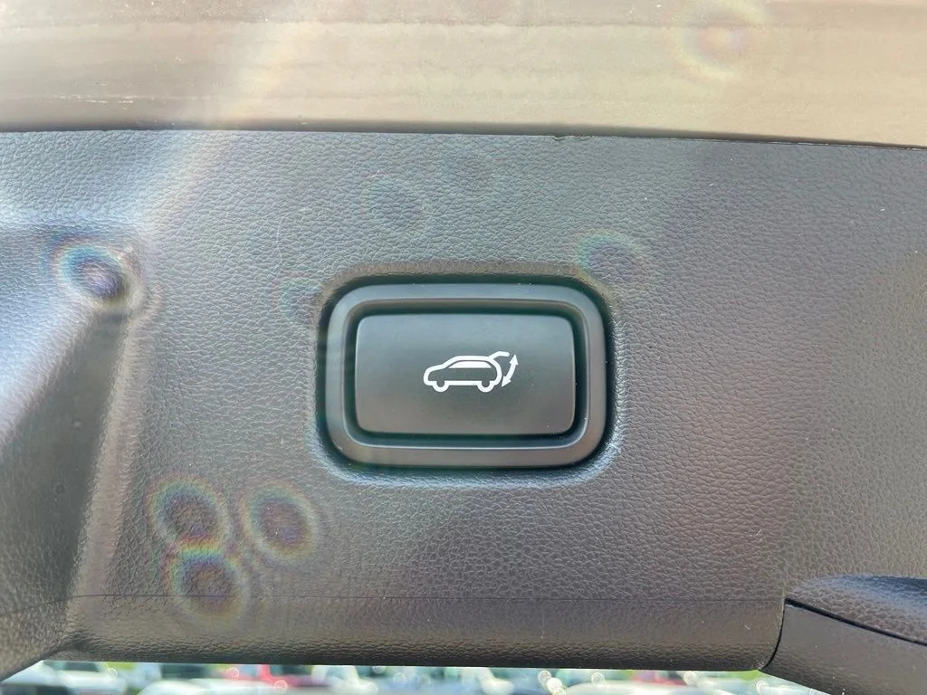 Used 2025 Hampton Gray Hyundai SEL image 30