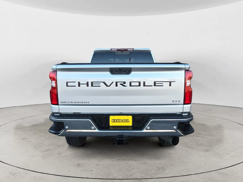 Used 2022 SILVER ICE METALLIC Chevrolet LTZ image 10