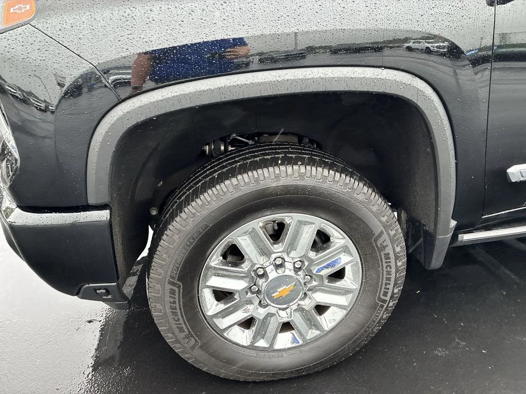 Used 2024 Black Chevrolet High Country image 10
