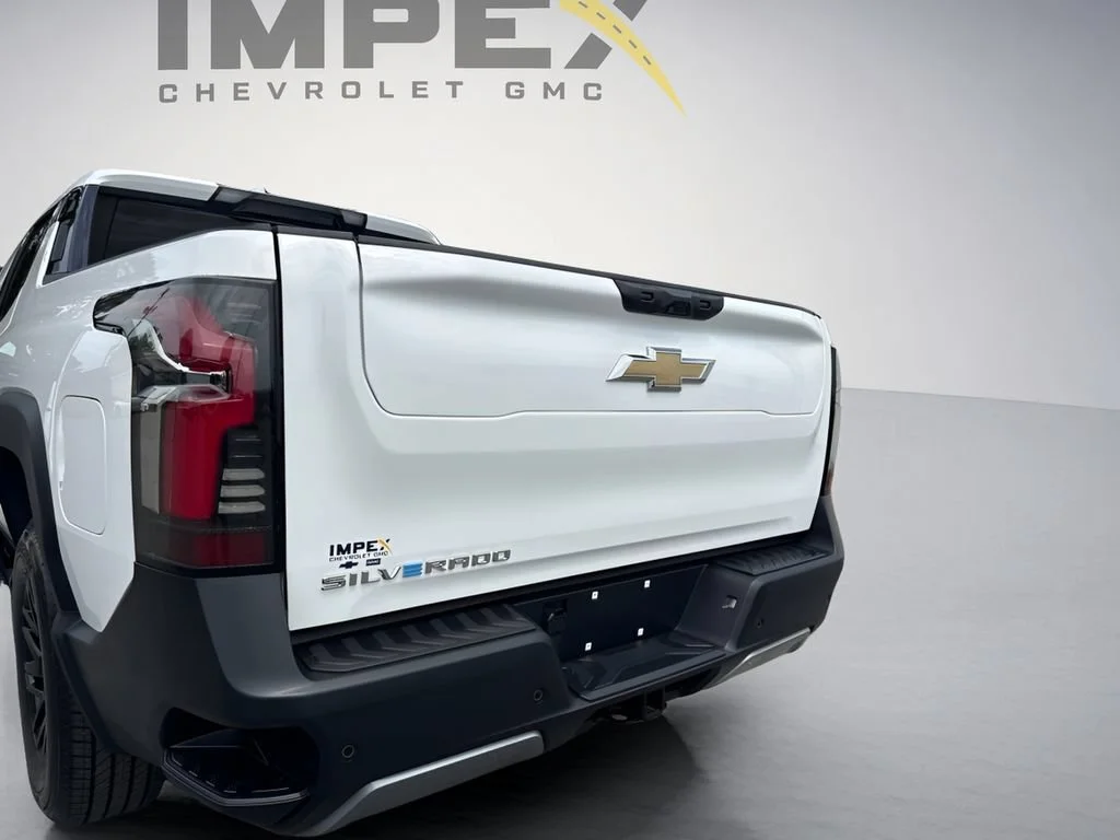 Used 2026 Summit White Chevrolet LT - Extended Range image 4