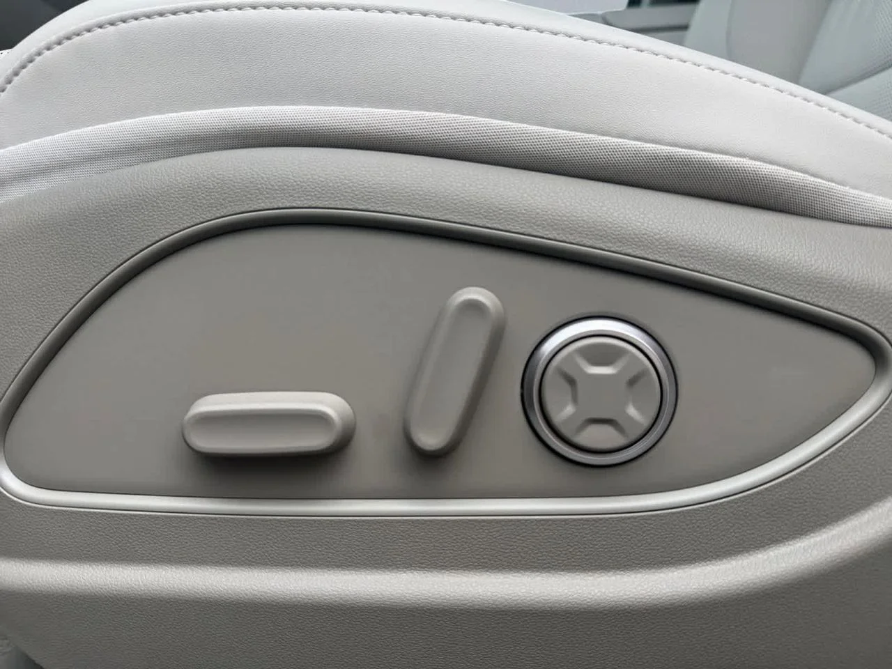 New 2027 Blue Hyundai SEL Premium AWD image 13