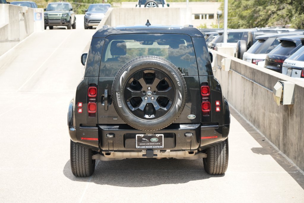Used 2022  Land Rover X-Dynamic SE image 8