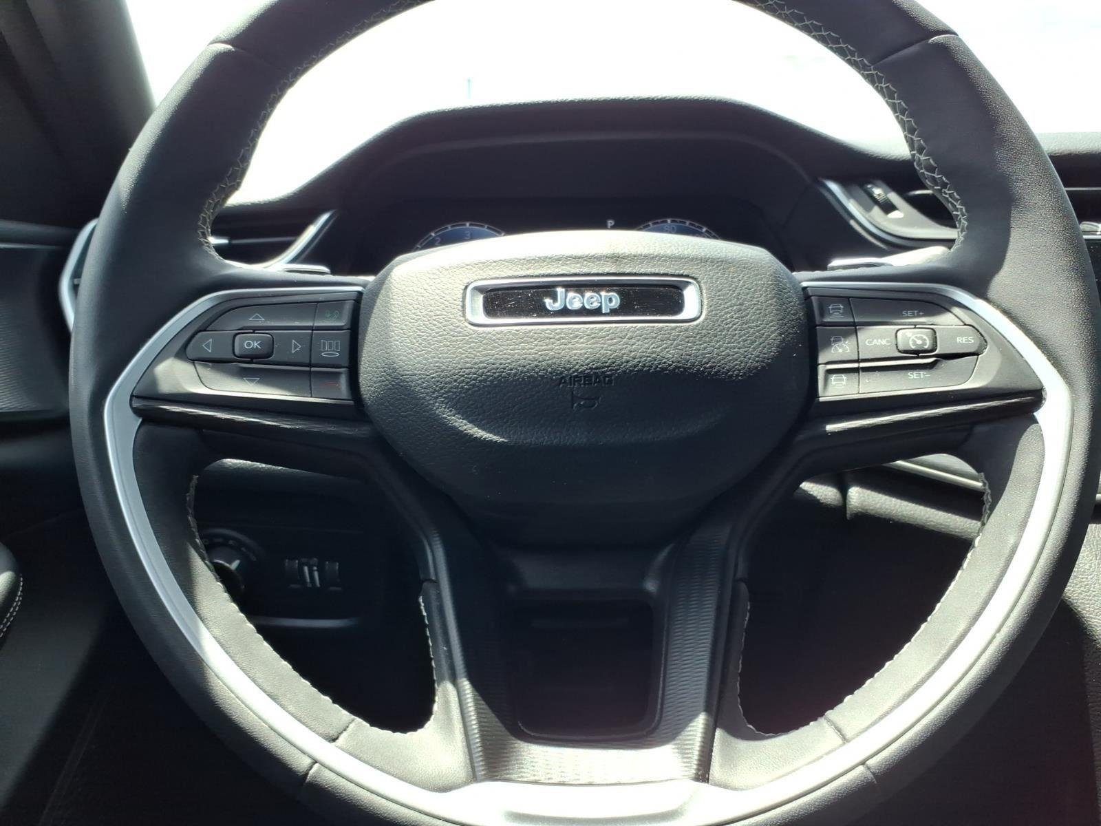 Used 2023 Silver Zynith Jeep Altitude image 25