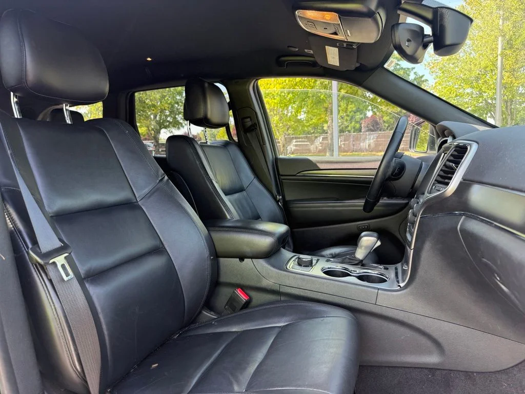 Used 2018 Bright White Clearcoat Jeep Limited image 25