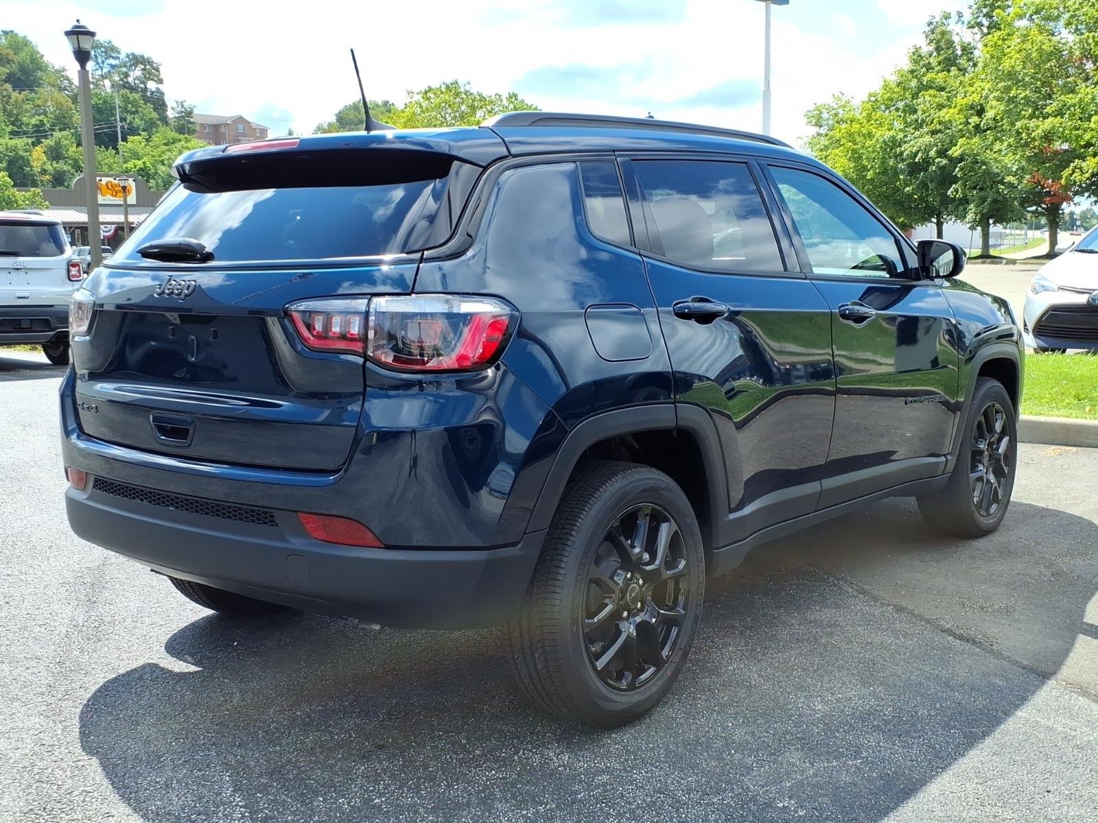 New 2026 Fathom Blue Pearl Coat Jeep Latitude Altitude image 3