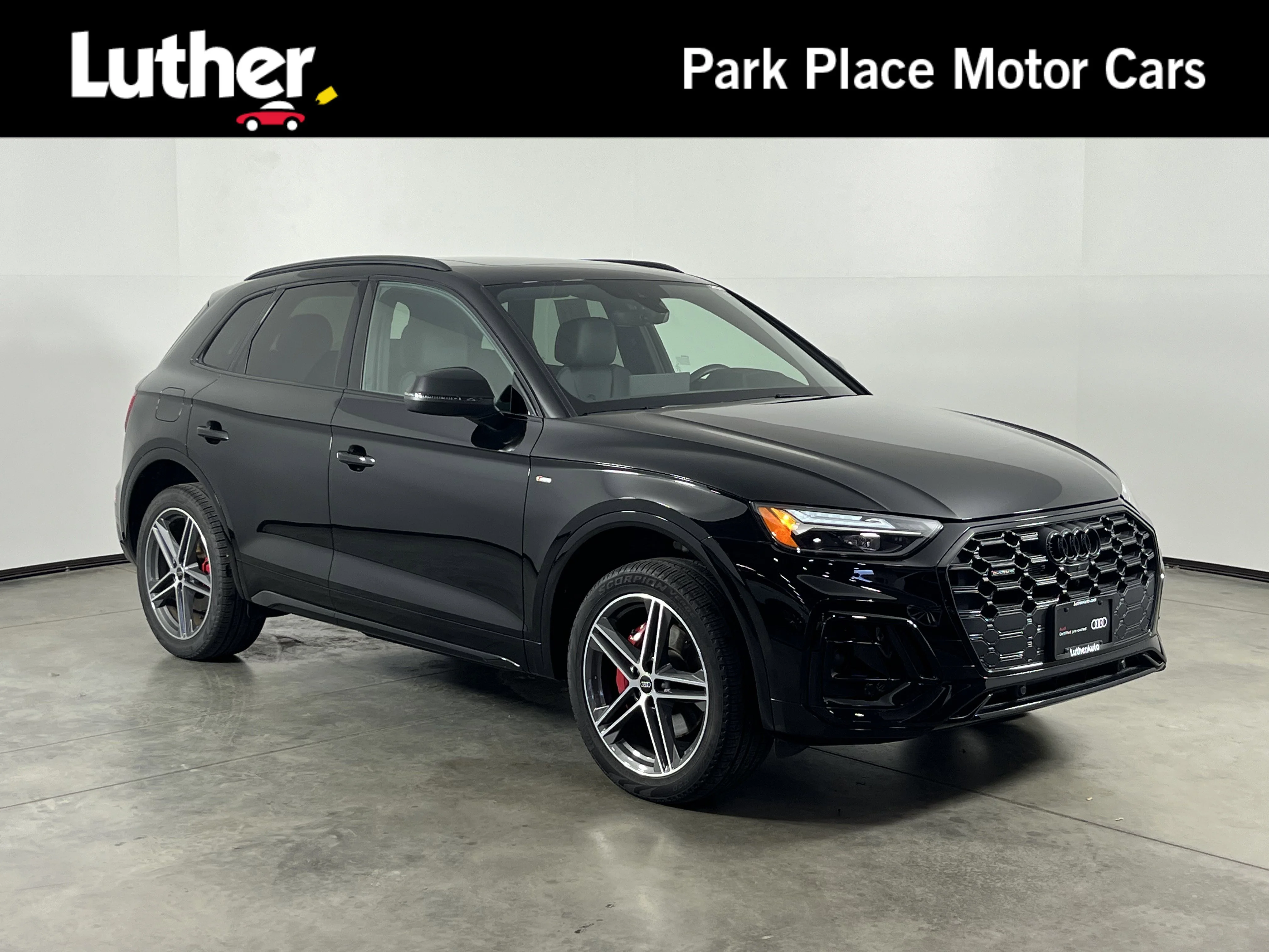 2025 Audi Q5 55 e Premium Plus's photo