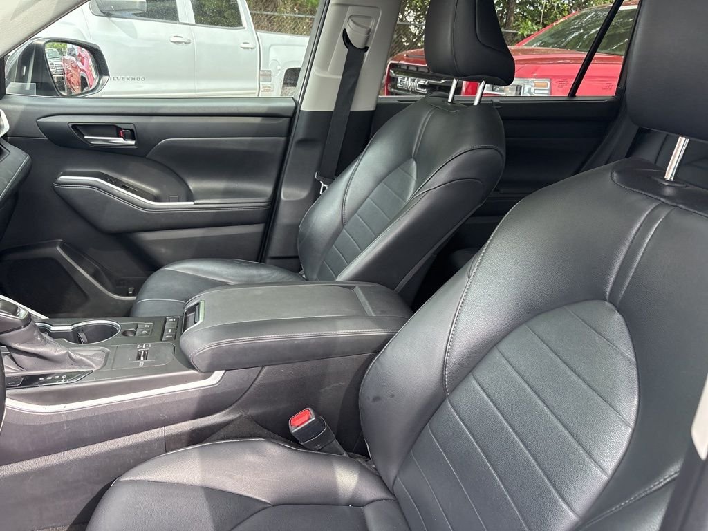 Used 2020 Gray Toyota XLE image 18
