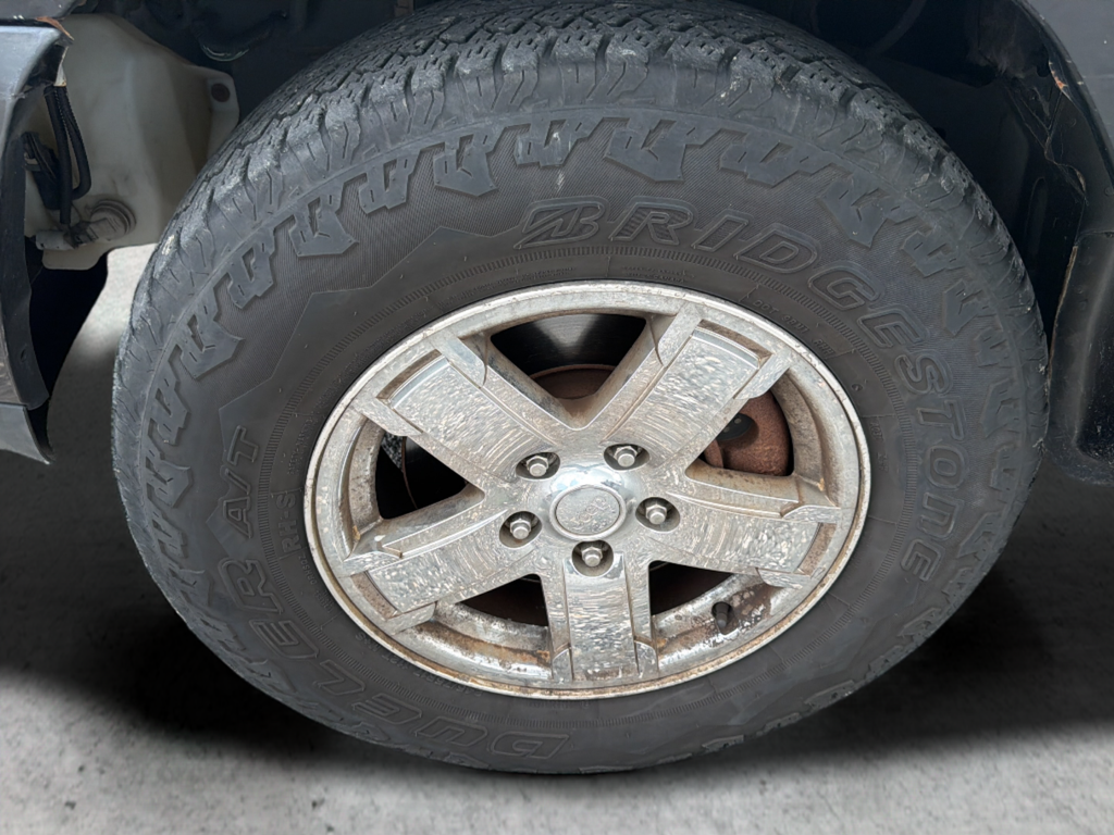 Used 2006 Black Jeep Laredo image 17