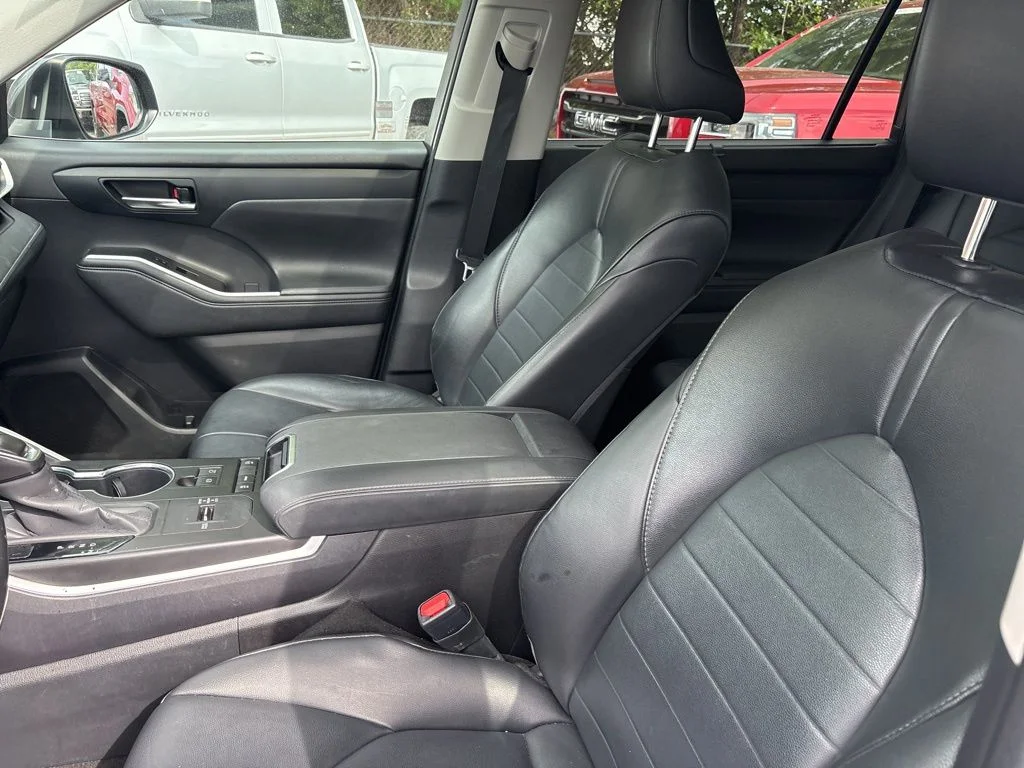 Used 2020 Gray Toyota XLE image 18