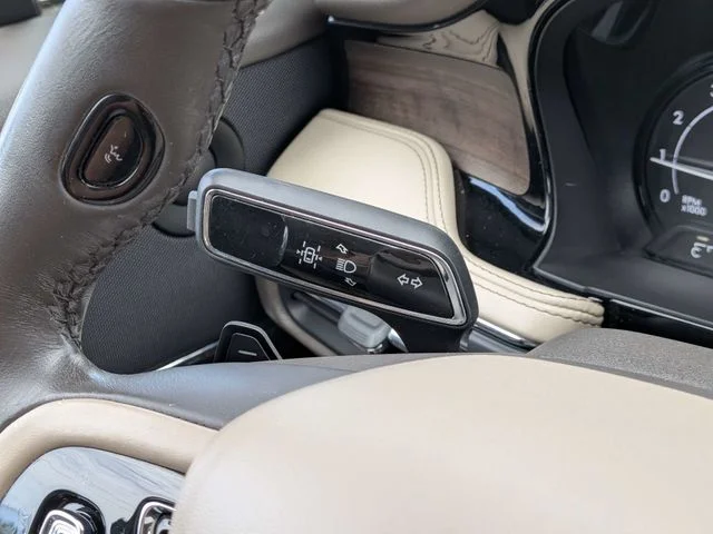 Used 2020 Blue Lincoln Reserve image 24