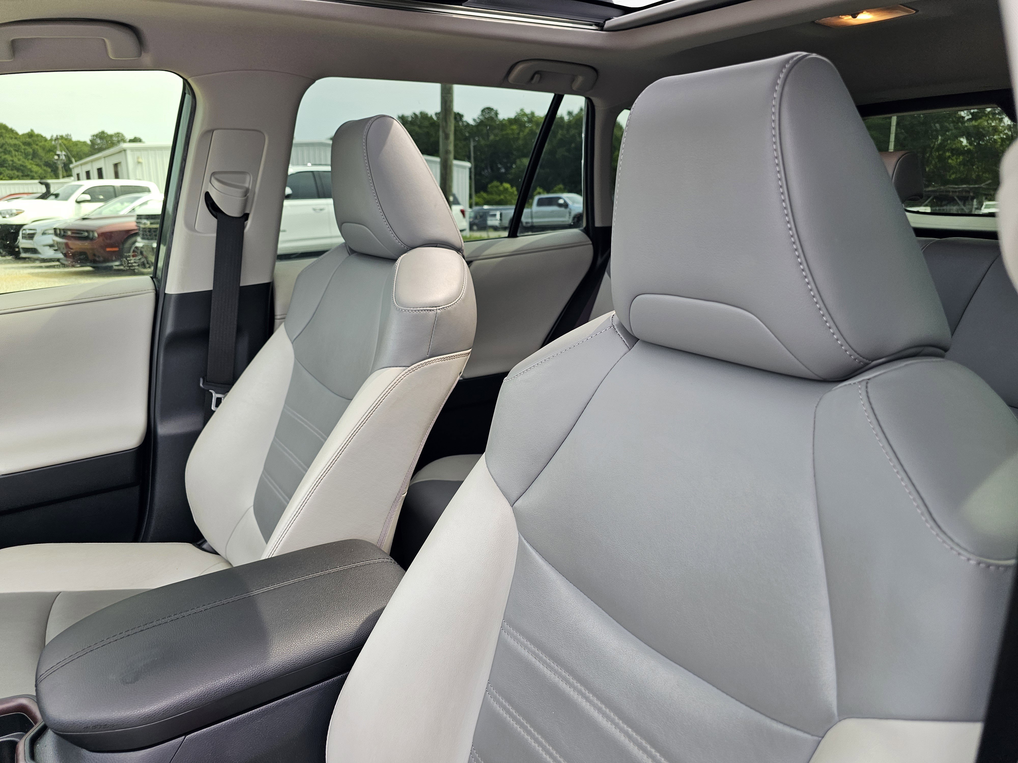 2019 Toyota RAV4 Limited - Photo 18