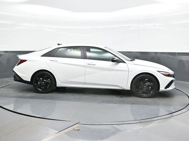 New 2026 White Hyundai SEL Sport Plus image 8
