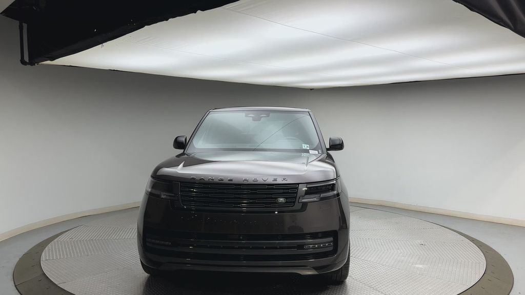 Used 2024 Charente Gray Premium Metallic Land Rover SE image 7