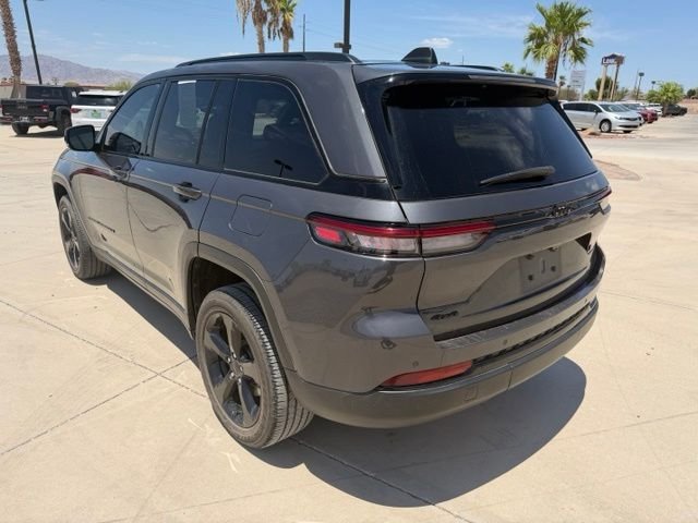 Used 2023 Gray Jeep Altitude X image 4