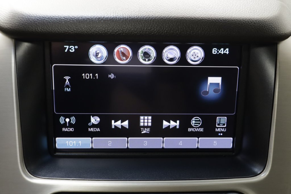 Used 2017 Silver GMC Denali image 9