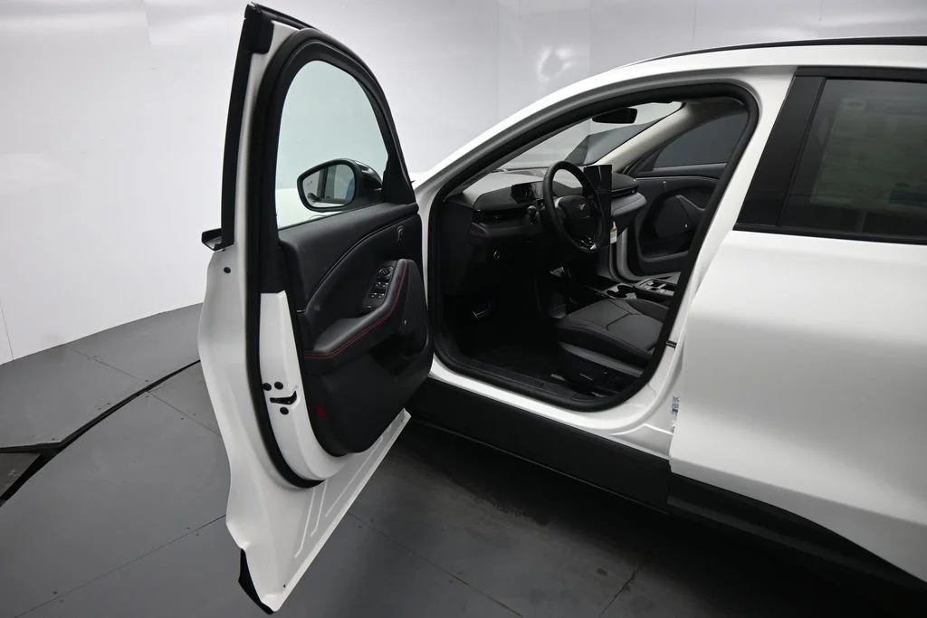 New 2026 Star White Metallic Tri-coat Ford Premium image 8