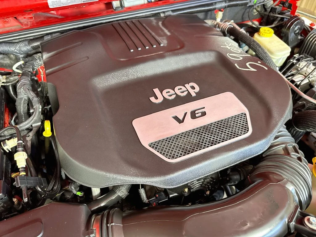 Used 2015 Red Jeep Sport image 33