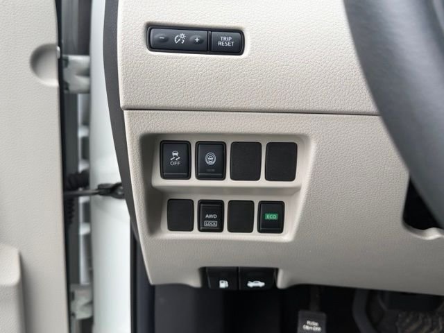 Used 2019 White Nissan SV image 26