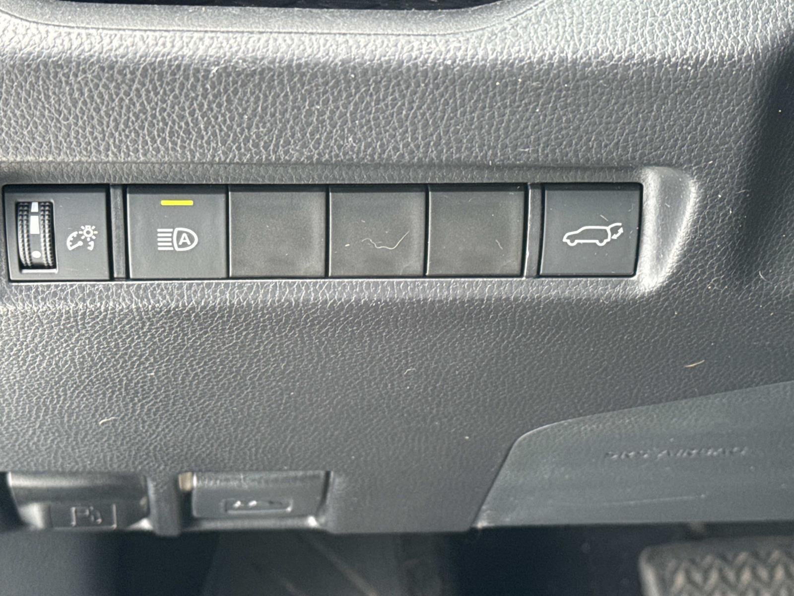 Used 2021 Lunar Rock Toyota XLE Premium image 21