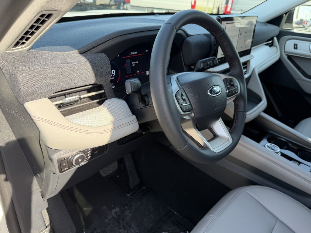 New 2026 Star White Metallic Tri-Coat Ford Active image 27