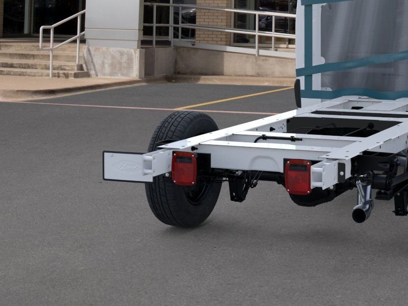 New 2026 Oxford White Ford Cutaway image 22