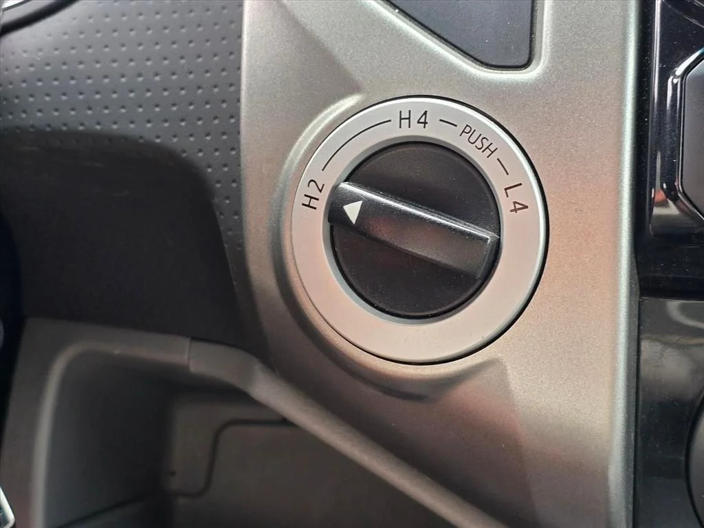 Used 2015 Red Toyota Base image 18