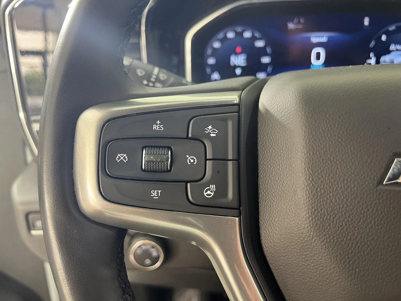 Used 2024 Summit White Chevrolet LT (2FL) image 10