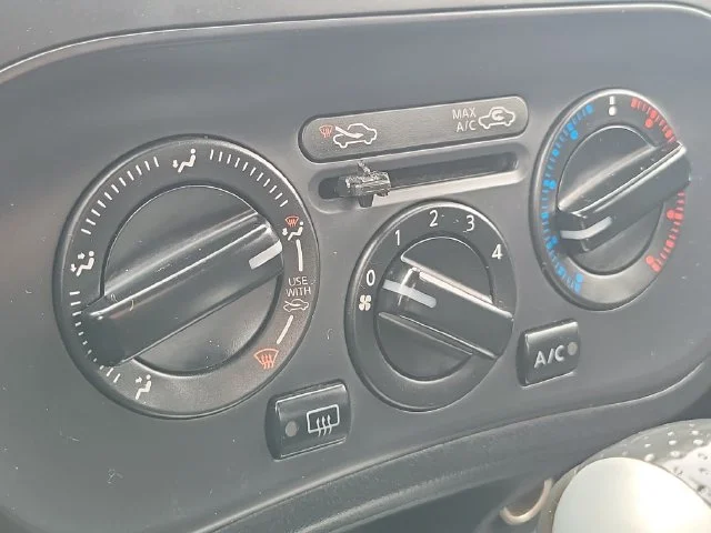 Used 2014 Blue Nissan S image 29