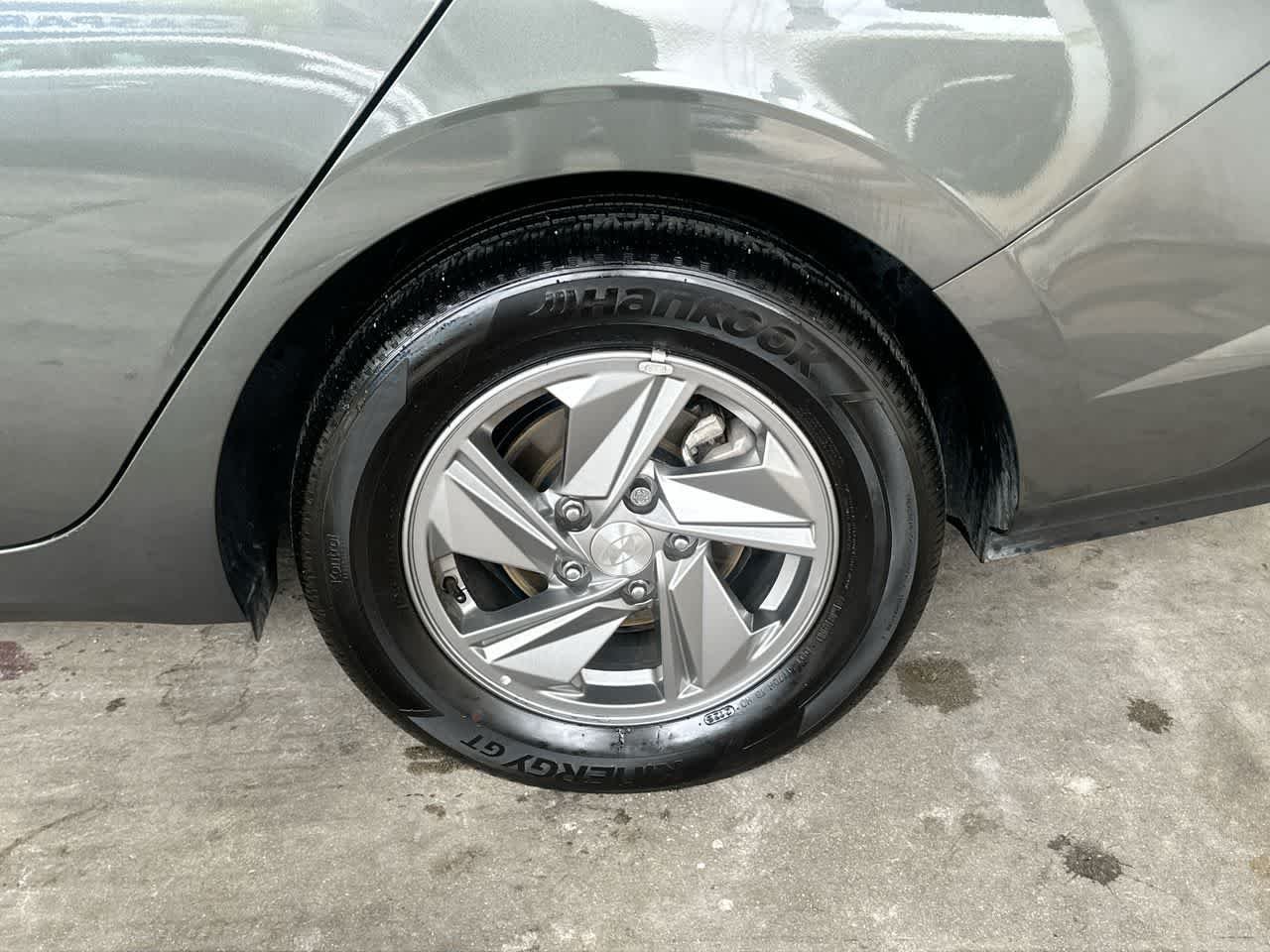 Certified Used 2025 Amazon Gray Hyundai SE image 11