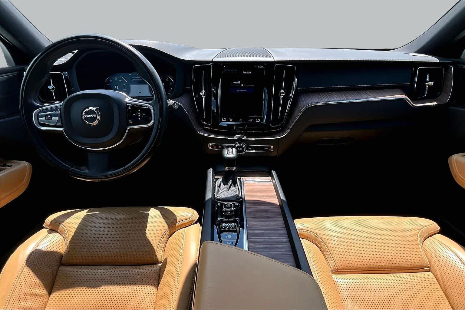 Used 2021 Crystal White Metallic Volvo Inscription image 16