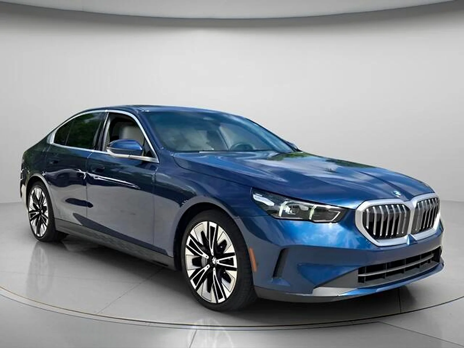 Used 2024  BMW  image 9
