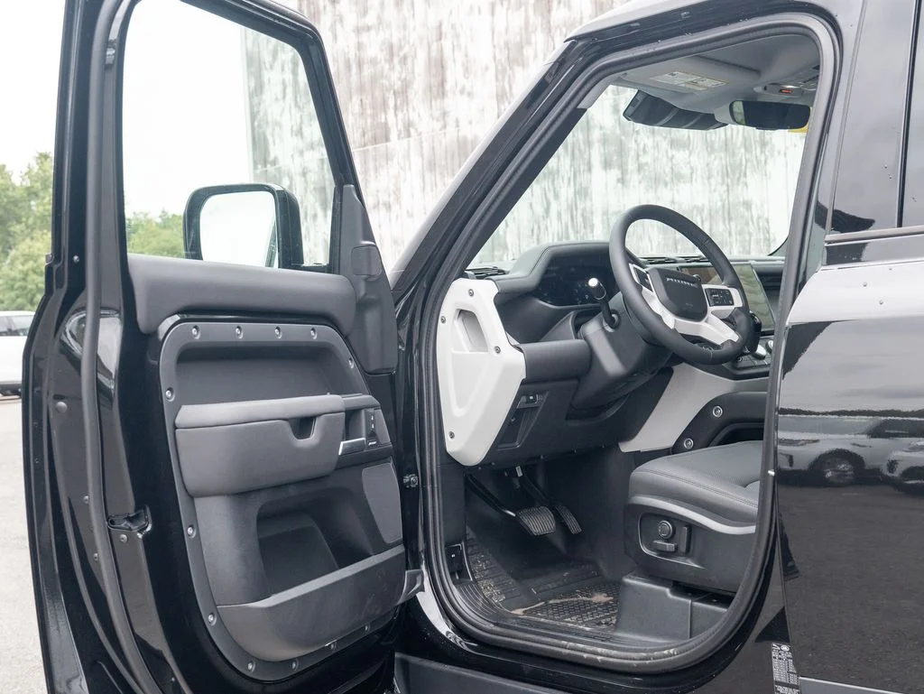 New 2026 Santorini Black Land Rover S image 10