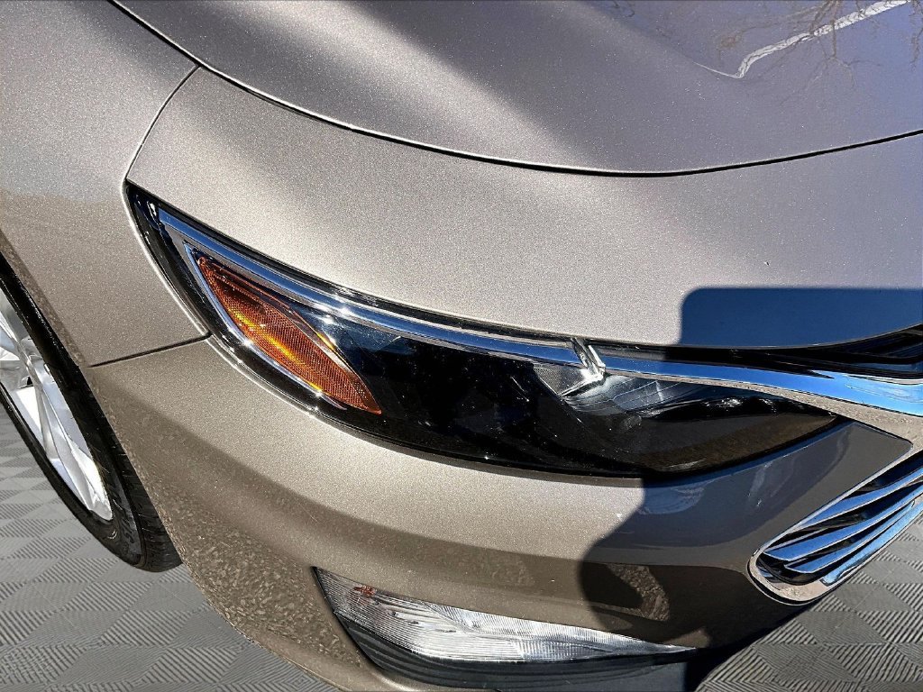 Used 2025 Gray Chevrolet LT image 31