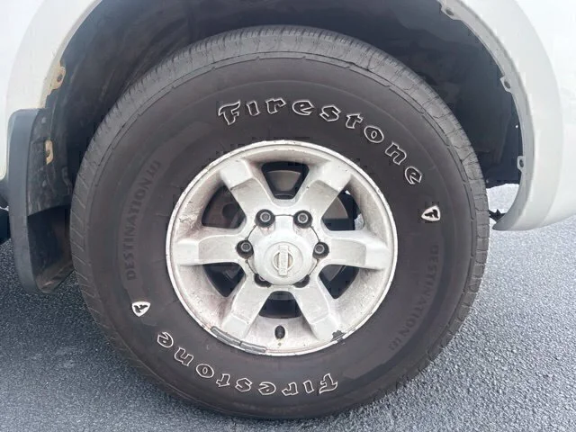 Used 2004 White Nissan XE image 4