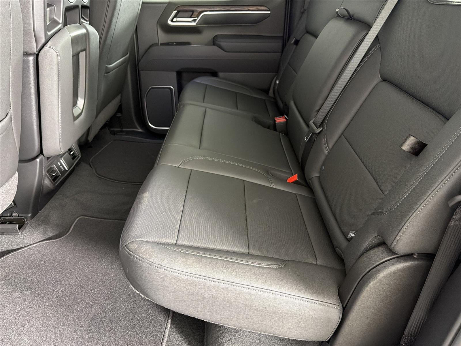 2026 GMC Sierra 1500 SLT - Photo 18