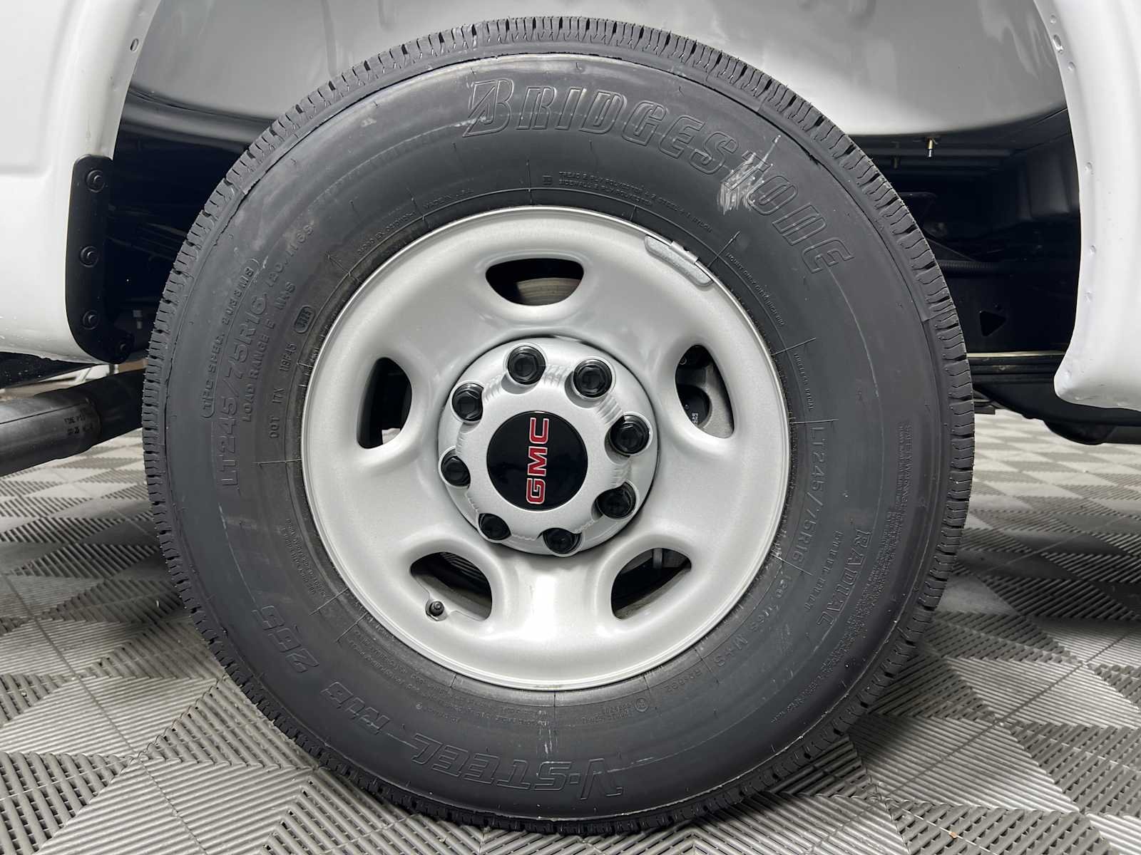 2025 GMC Savana Cargo Work Van - Photo 15