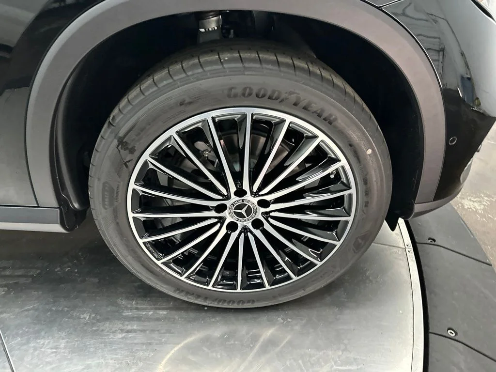 New 2026 Black Mercedes-Benz GLC 300 image 9