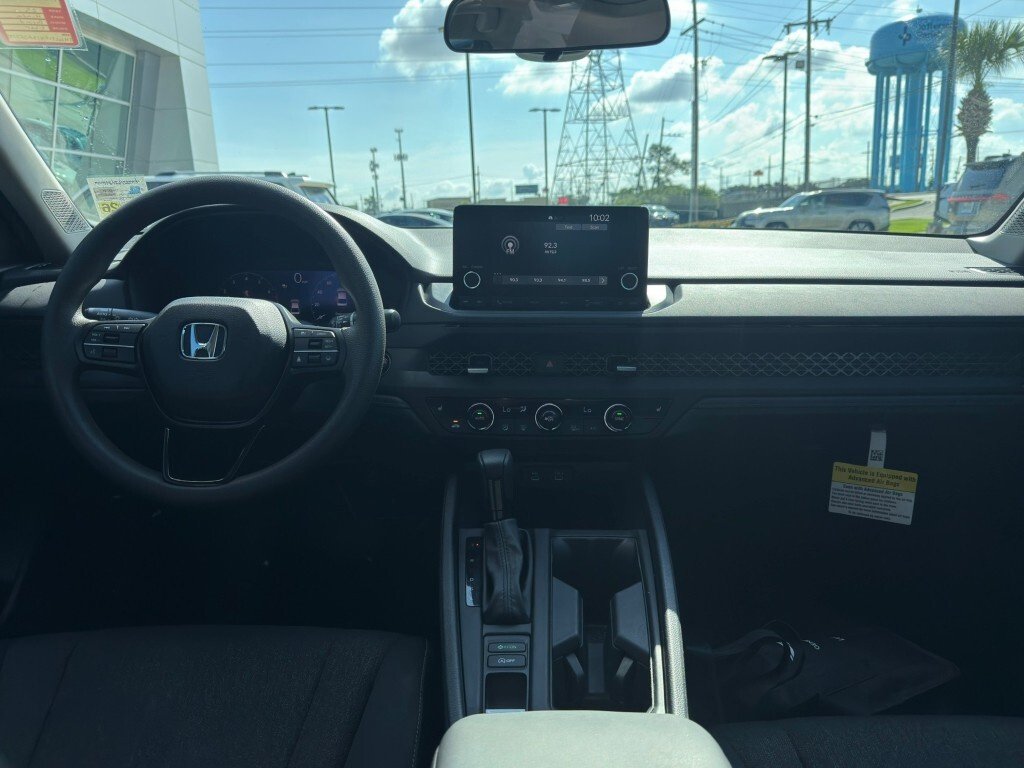 Used 2025 Solar Silver Metallic Honda SE image 12