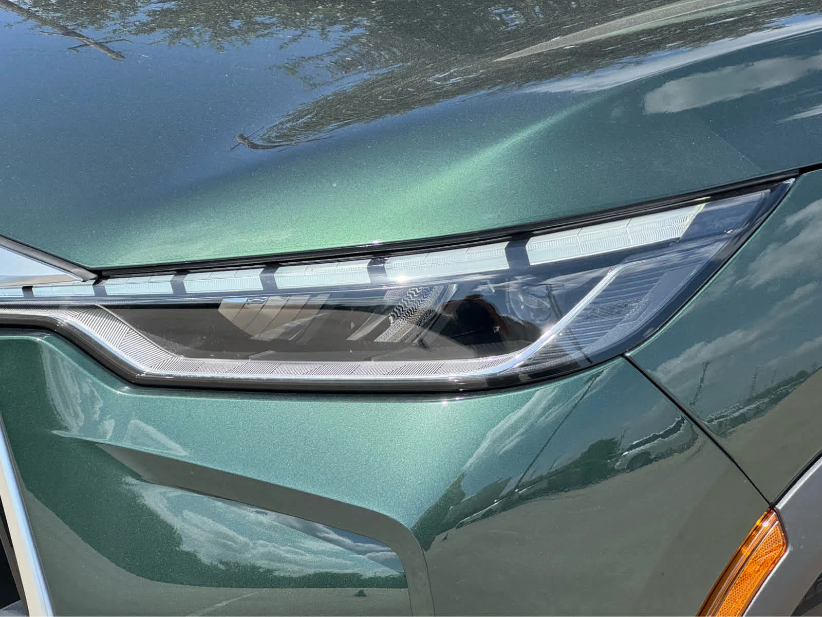 New 2027 DEEP EMERALD INFINITI Luxe AWD image 5