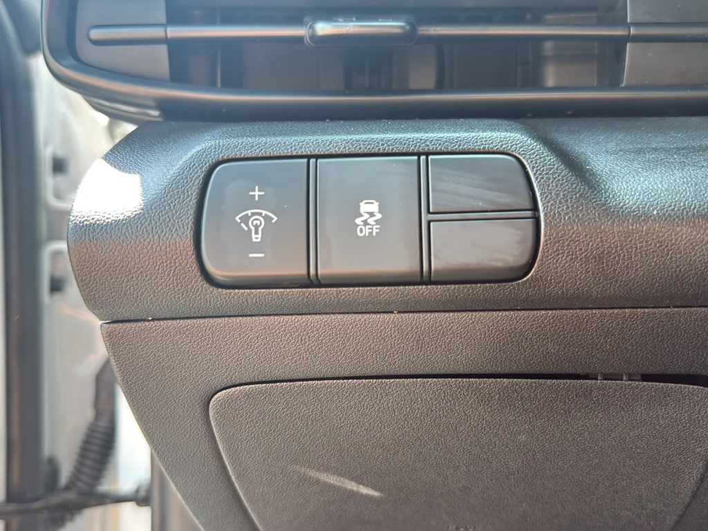 Certified Used 2025 White Hyundai SEL Sport image 26