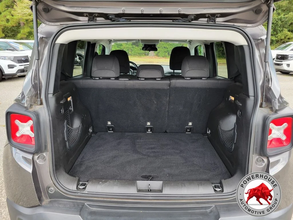 Used 2017 Gray Jeep Latitude image 15