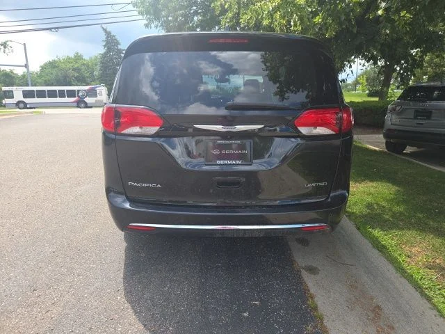 Used 2019 Black Chrysler Limited image 6