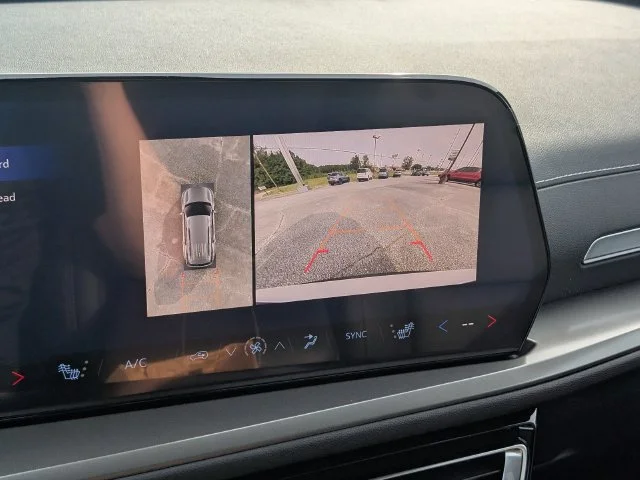 New 2027 Summit White Chevrolet LT image 28