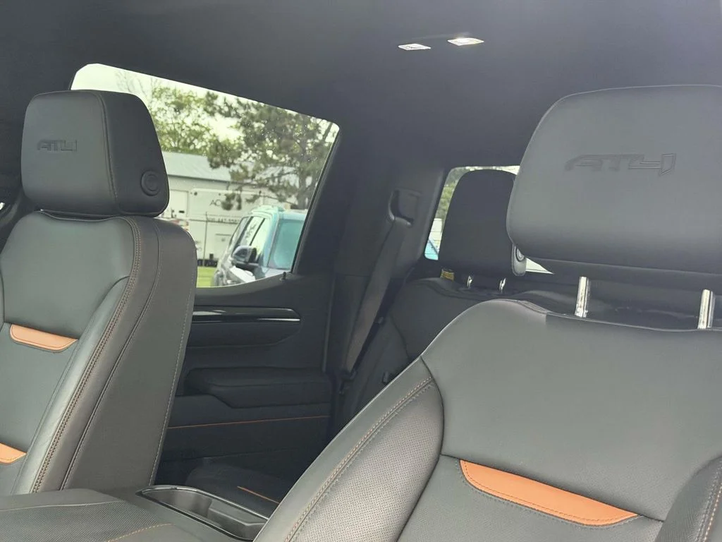 Used 2025 White GMC AT4 image 24