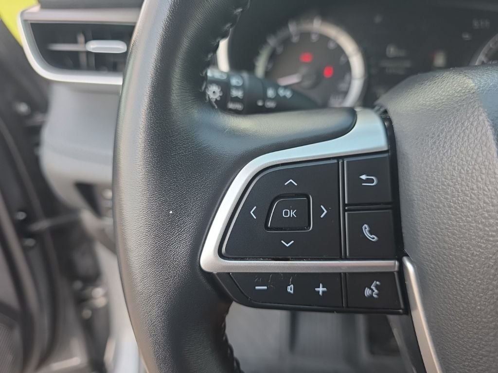Used 2025  Toyota XLE image 18