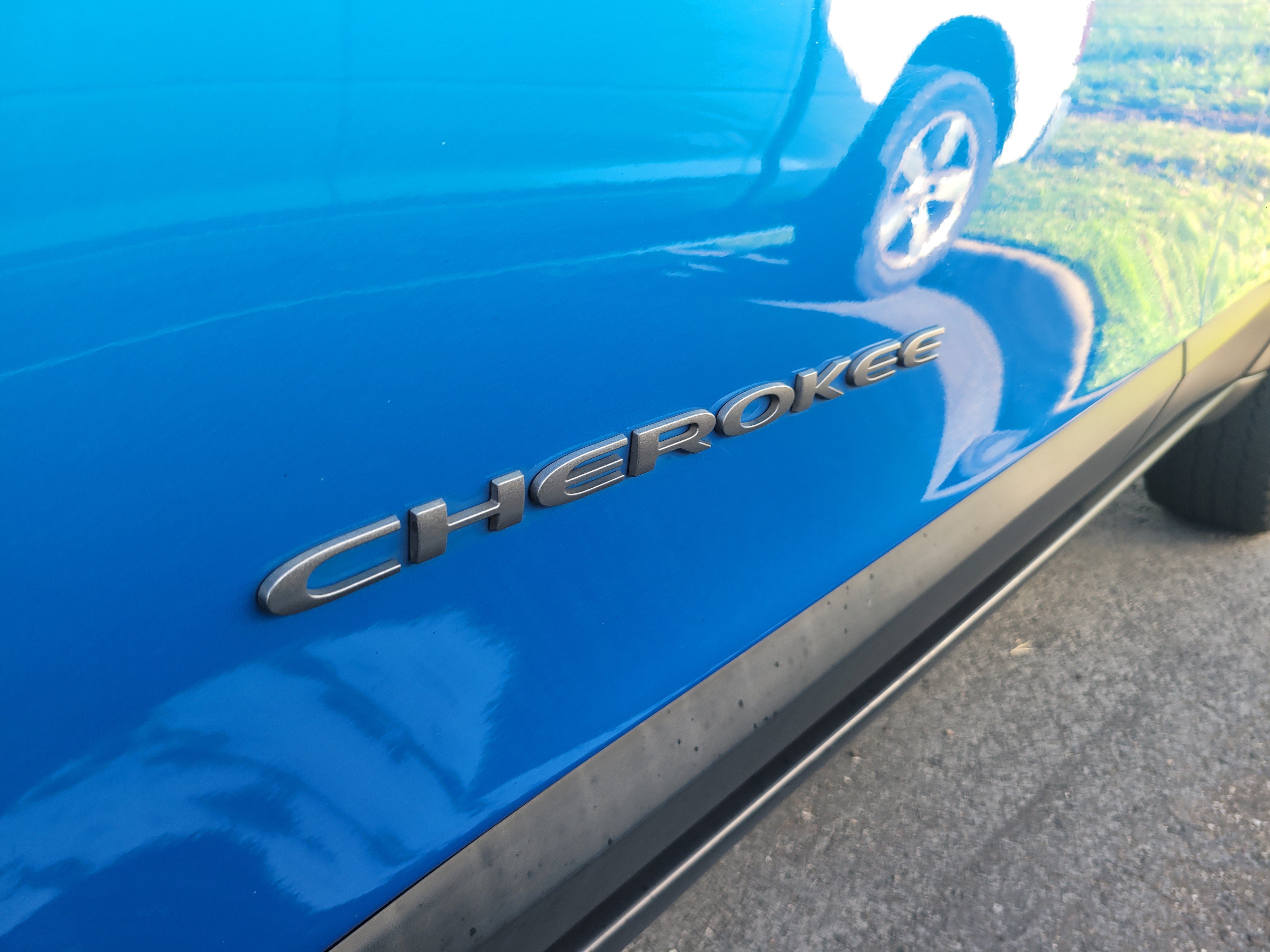 Used 2022 Hydro Blue Pearlcoat Jeep Trailhawk image 9