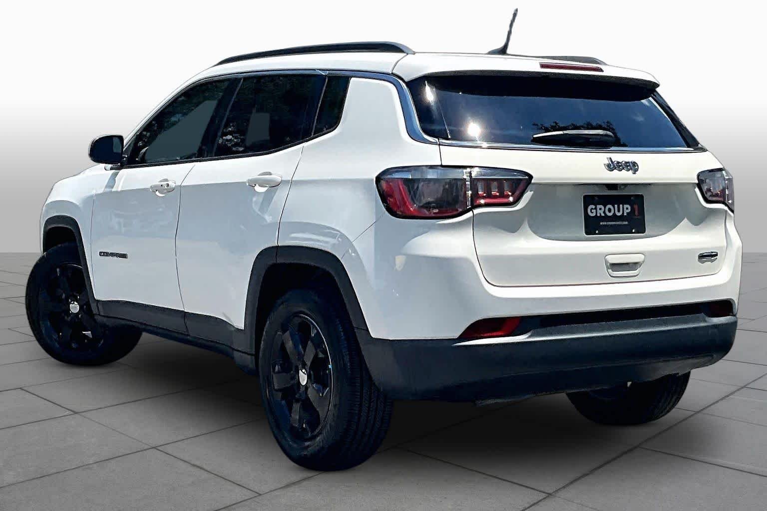 Used 2018 White Clearcoat Jeep Latitude image 12