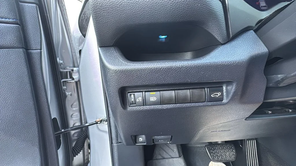 Used 2019 Silver Toyota XSE image 15
