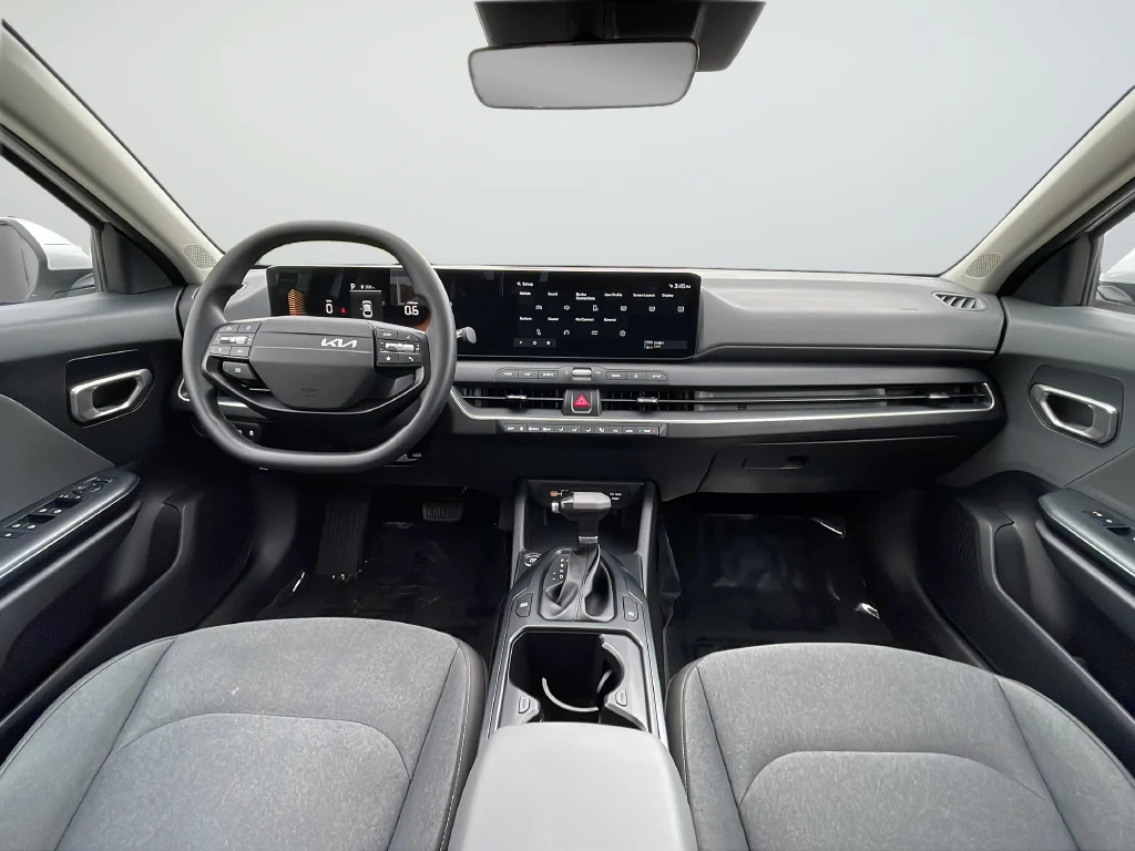 Used 2025 White Kia LXS image 10
