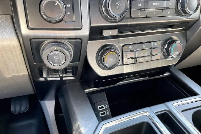 Used 2018 Shadow Black Ford XLT image 31